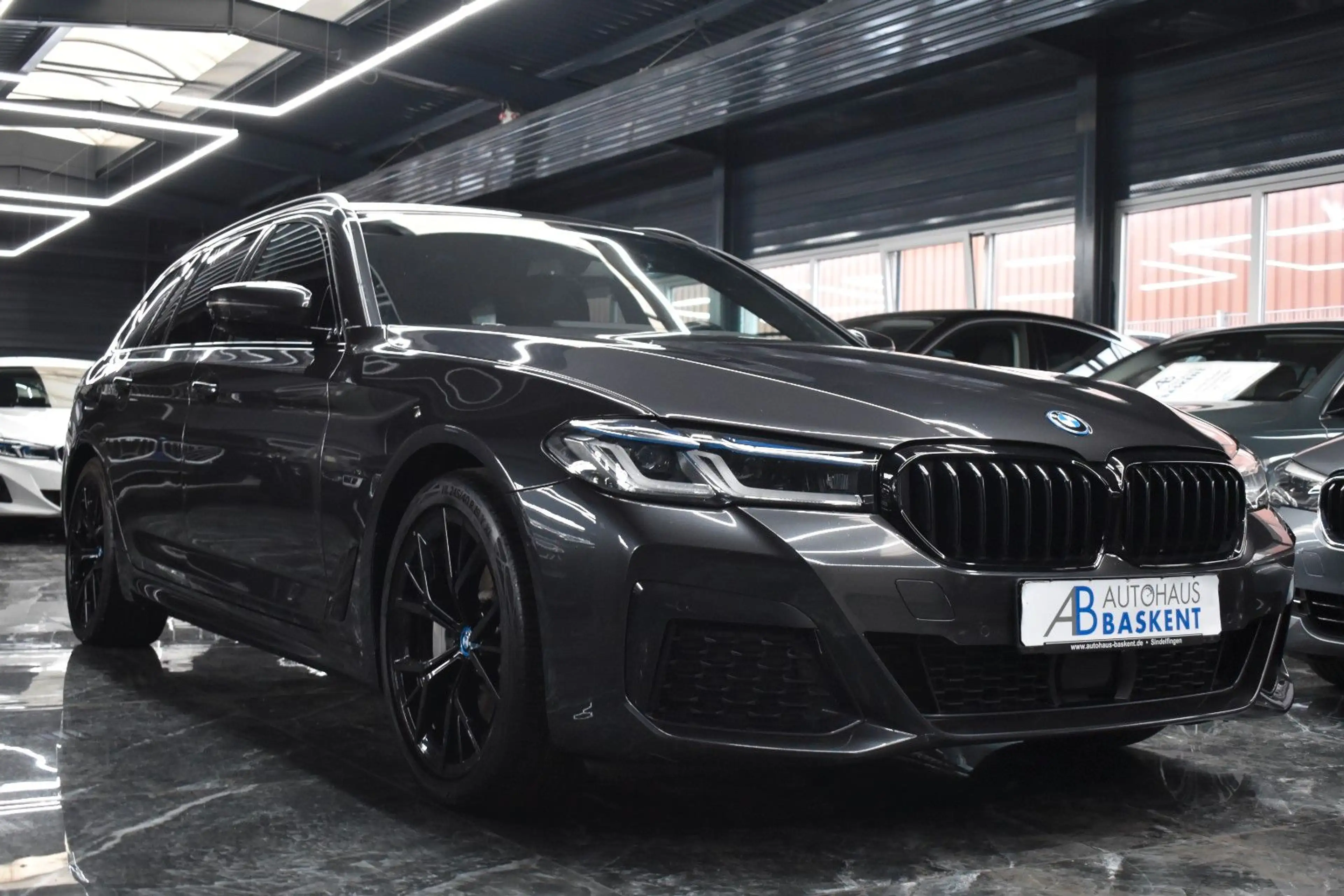 BMW 530 e Touring M SPORT*AHK*HEAD-UP*KAMERA*LASER* — photo 15