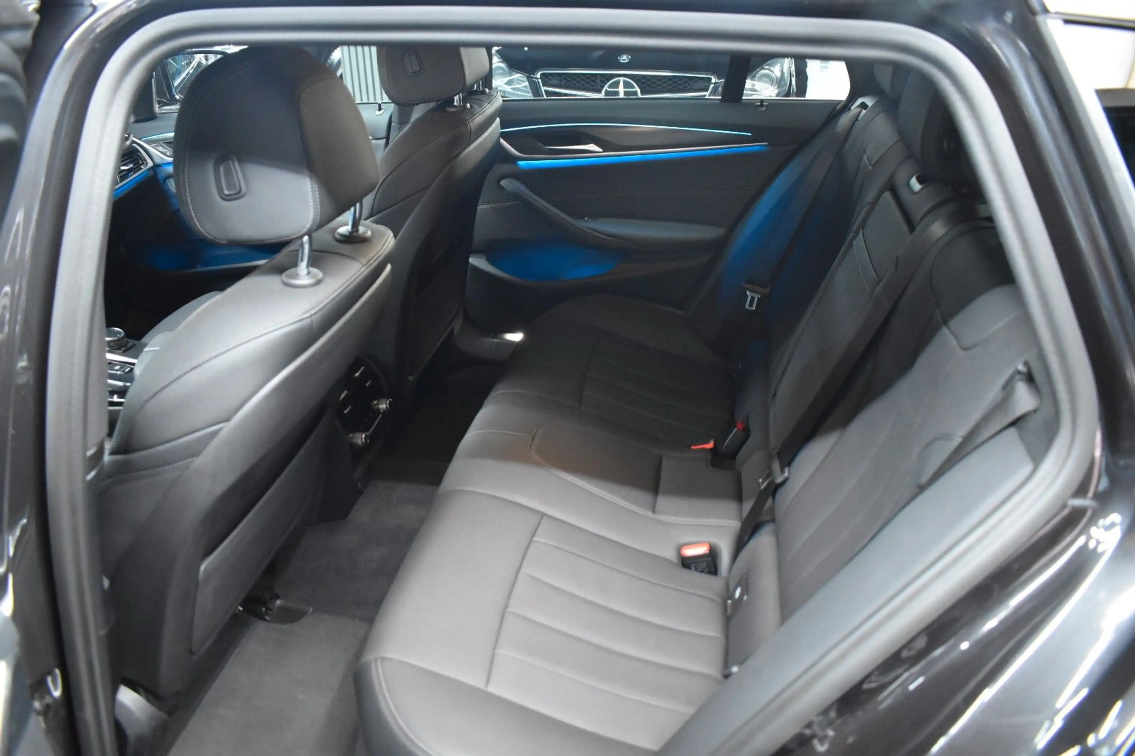 BMW 530 e Touring M SPORT*AHK*HEAD-UP*KAMERA*LASER* — photo 12