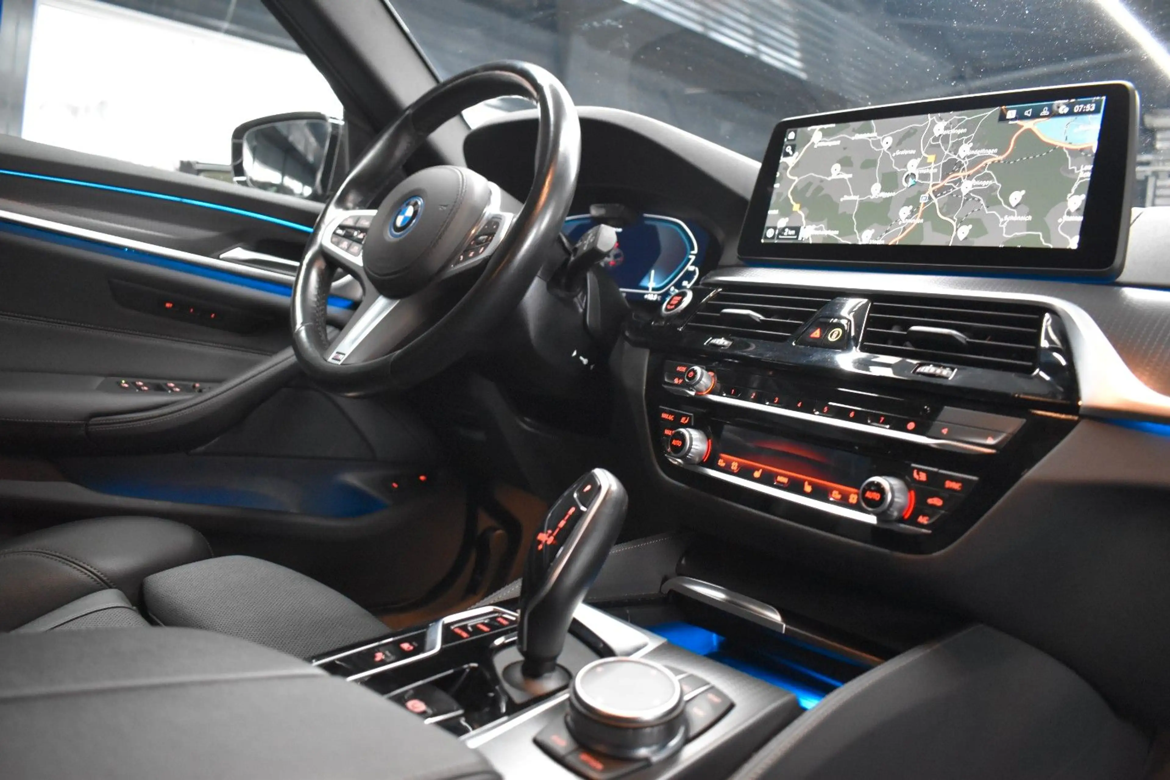 BMW 530 e Touring M SPORT*AHK*HEAD-UP*KAMERA*LASER* — photo 9