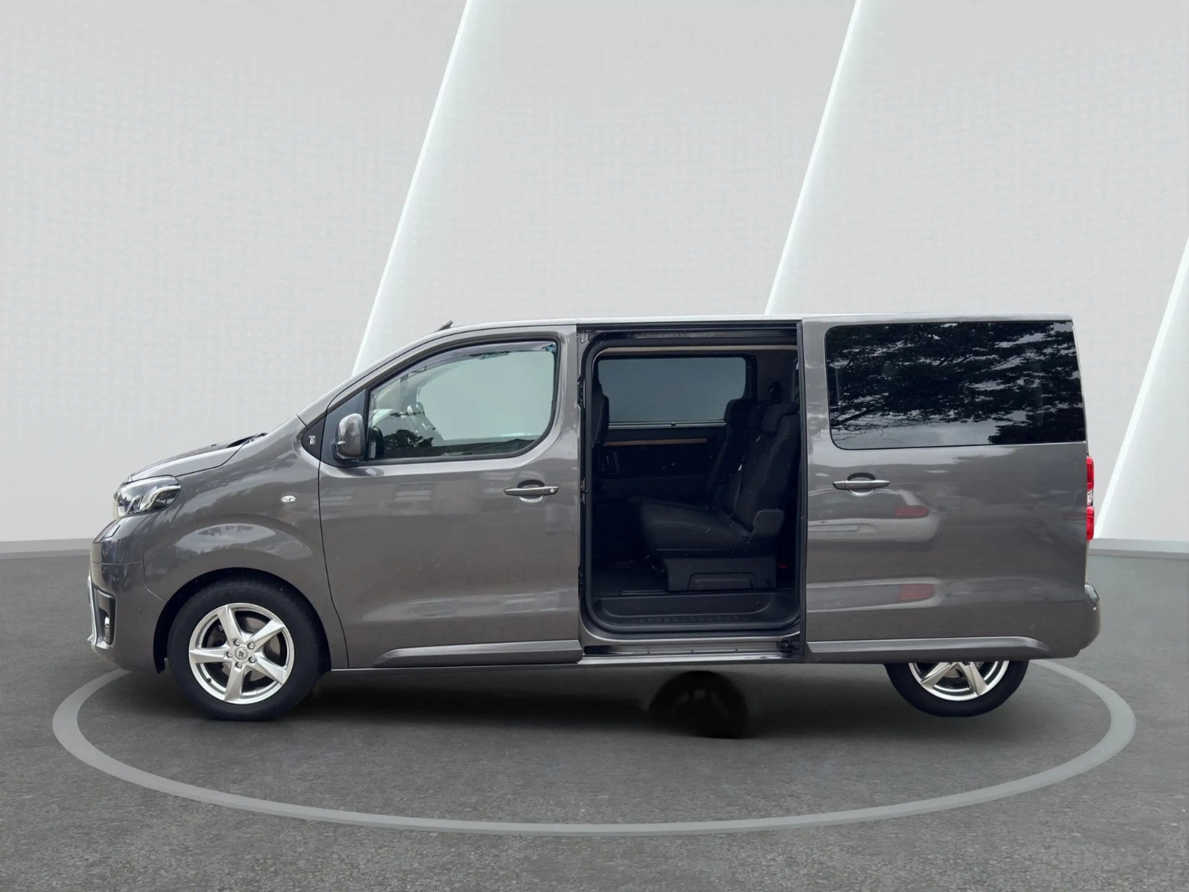 Toyota Proace Verso 2.0 D-4D Automatik L1 (M)  Team D — photo 9