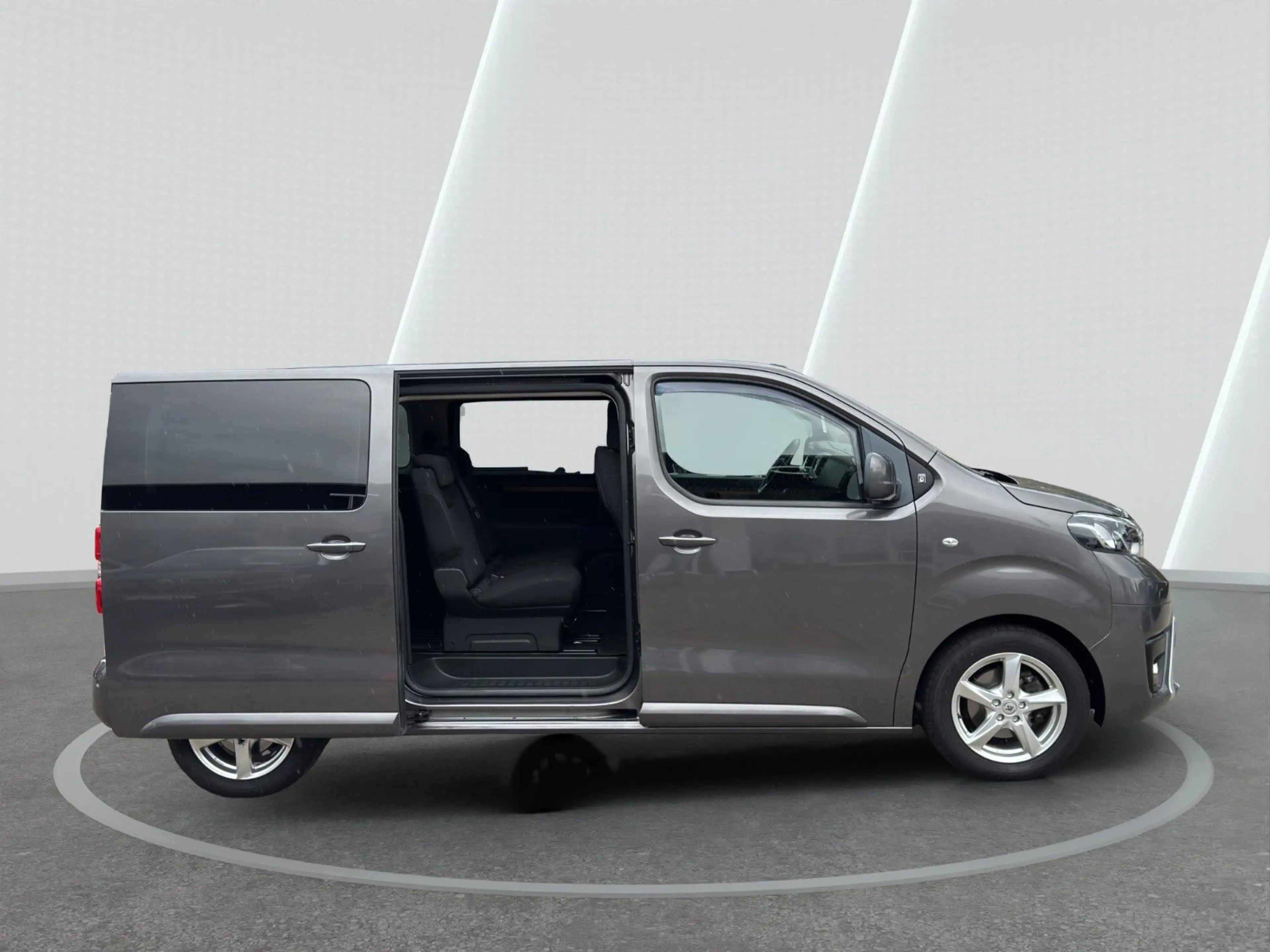 Toyota Proace Verso 2.0 D-4D Automatik L1 (M)  Team D — photo 10