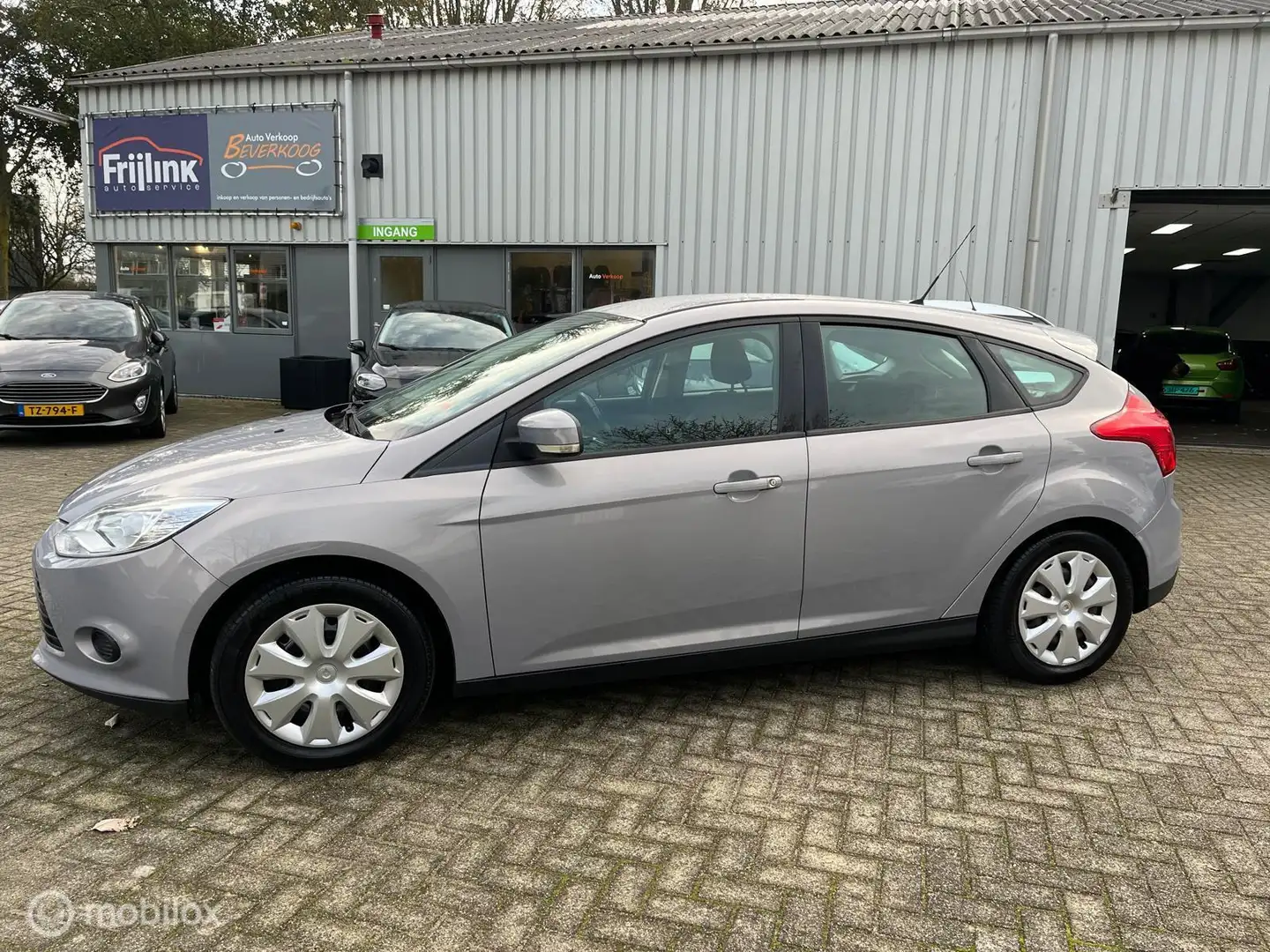 Ford Focus 1.6 TI-VCT Trend Gris - 2
