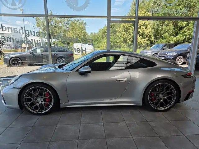 Porsche 911 view 2