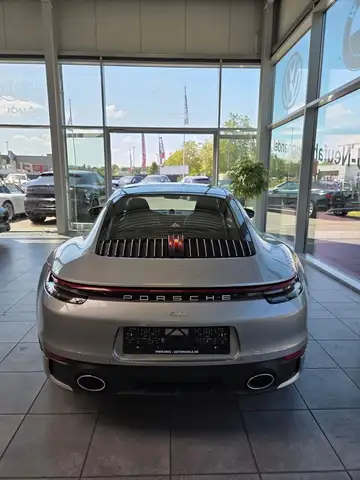 Porsche 911 view 5
