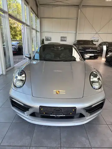Porsche 911 view 3