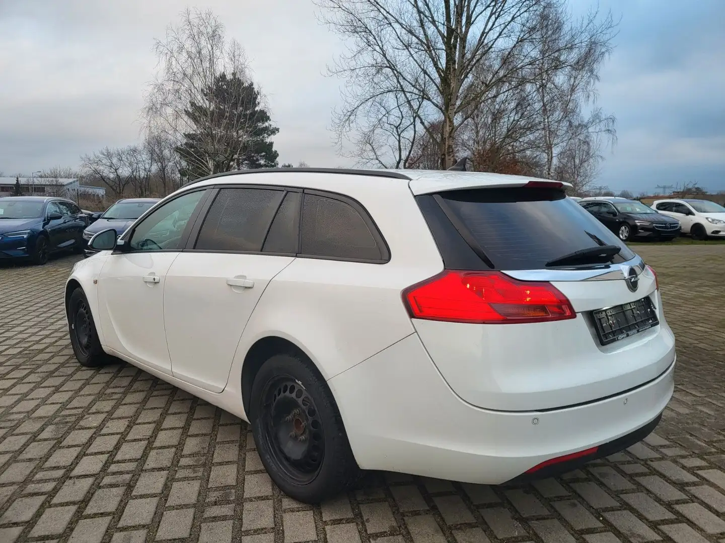 Opel Insignia A ST "Selection" Beyaz - 2