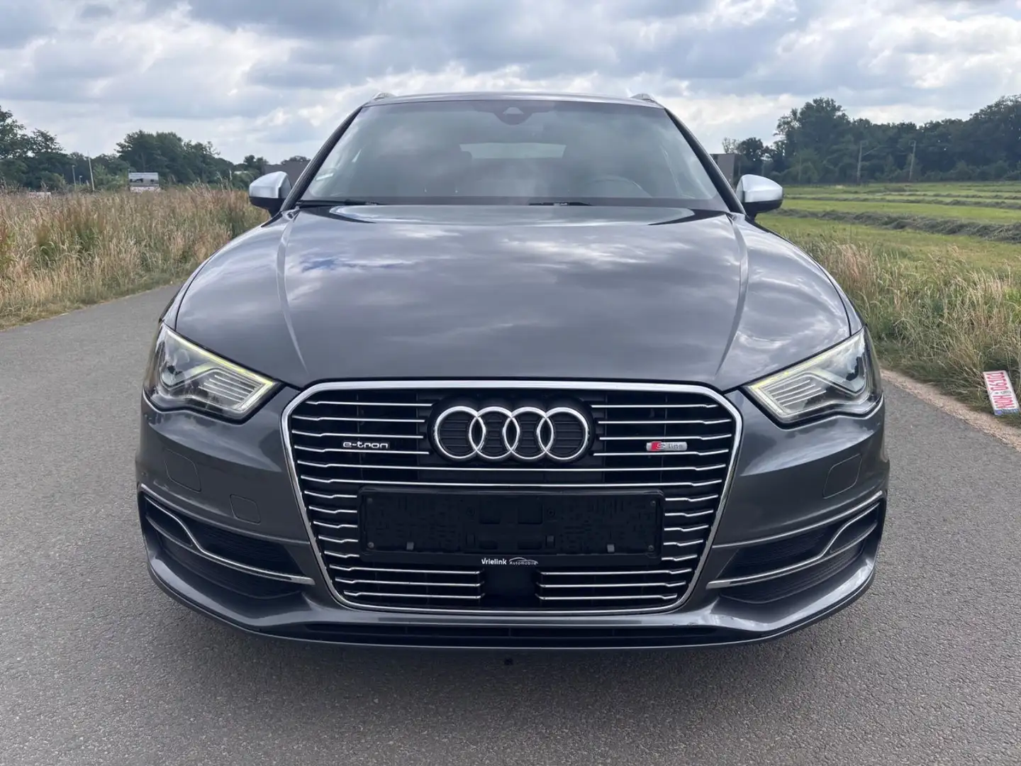 Audi A3 Sportback e-tron S line-B&O-ACC-LED-Alcantara Grau - 2