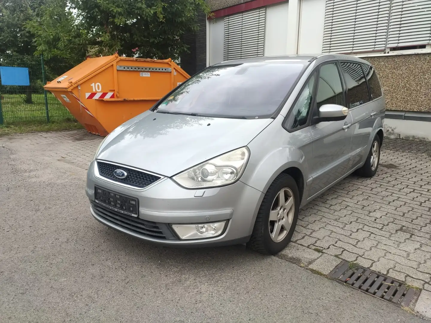Ford Galaxy Ghia Grau - 2