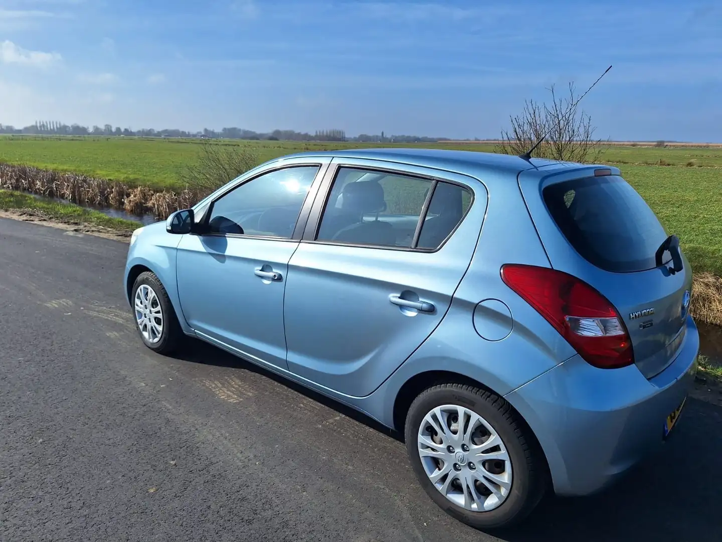 Hyundai i20 i20 1.2i i-Motion Niebieski - 2