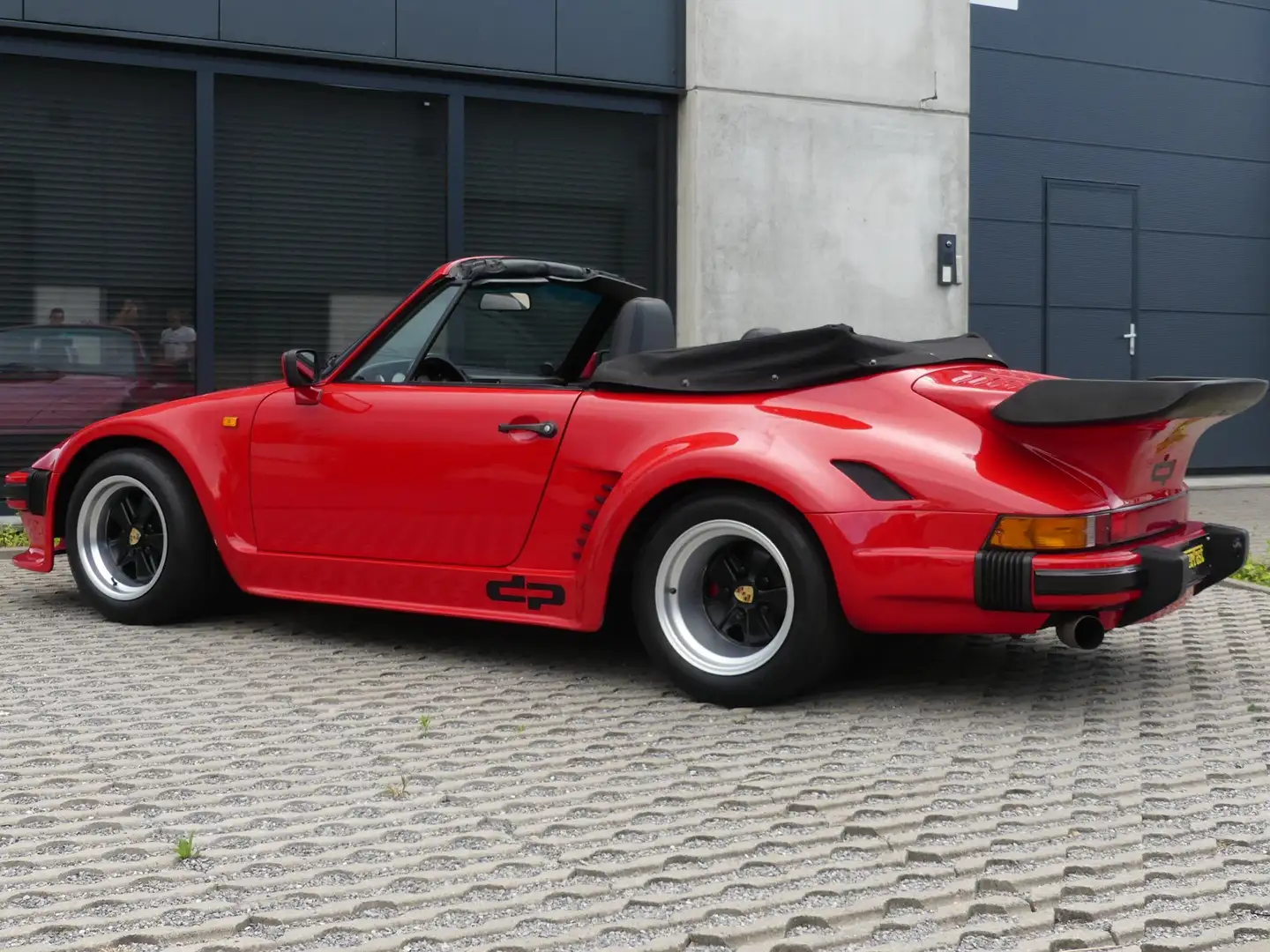 Porsche 911 Carrera Cabriolet Rood - 2
