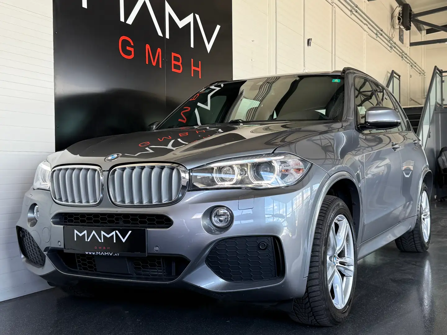BMW X5 xDrive 40 d M-Sportpaket Sportautomatik Finanzieru Gris - 1