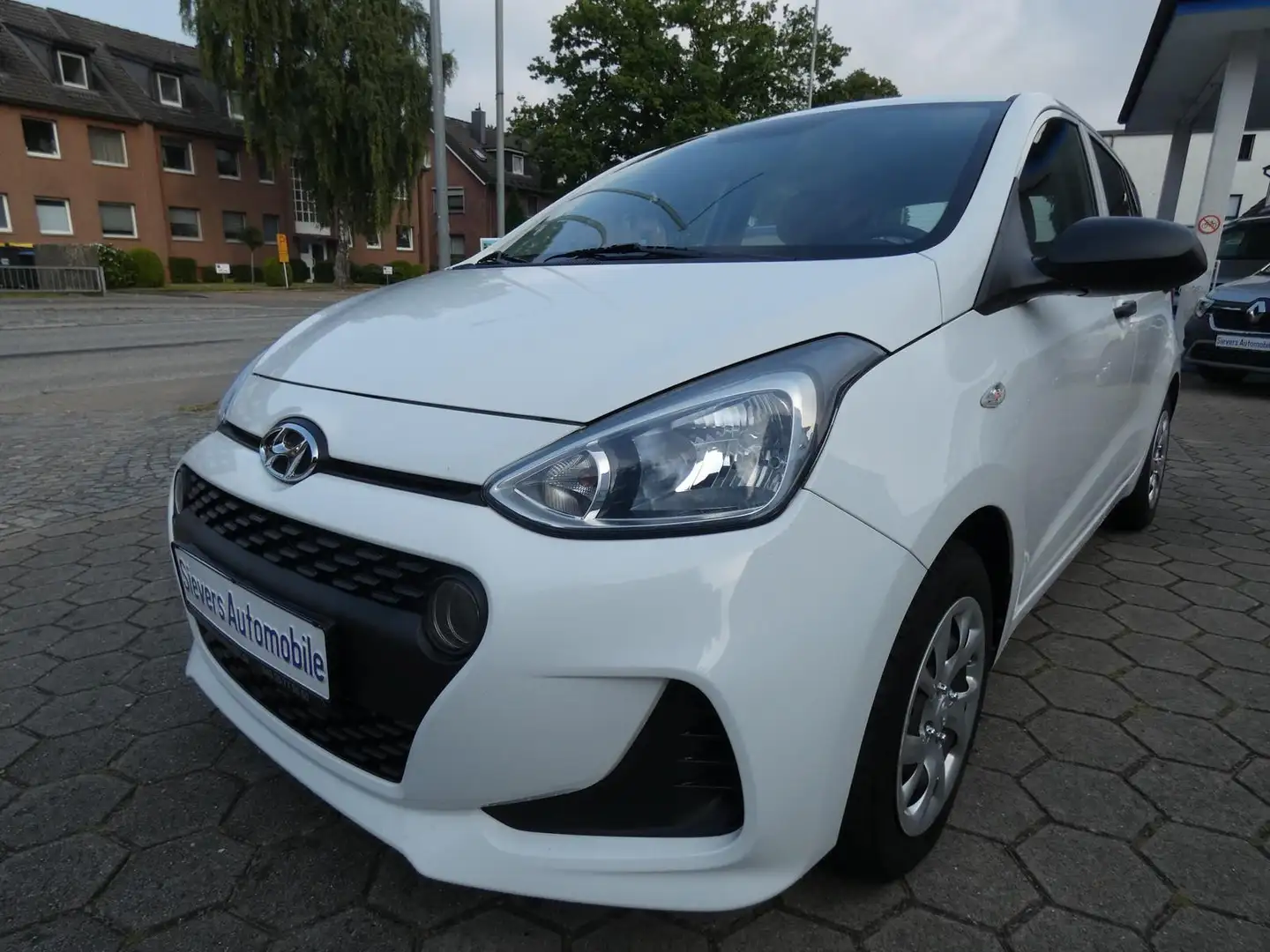 Hyundai i10 Select Automatik Klima 5türig TÜV 06/27 Weiß - 1