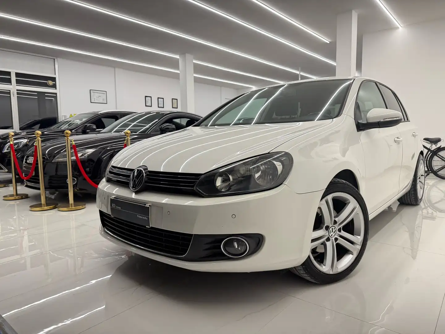 Volkswagen Golf 6 5P 1.6 tdi DSG Highline Automatica okneopatentat Bianco - 1