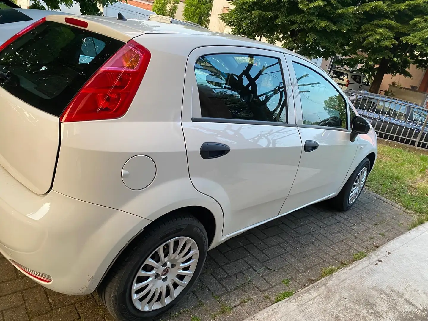 Fiat Punto Punto III 2012 5p 1.2 Lounge E6 Blanc - 2
