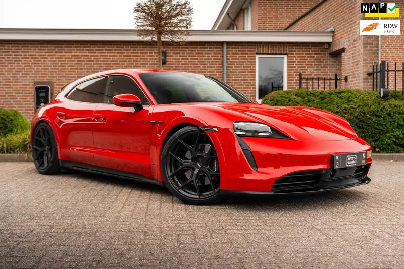 PORSCHE Taycan