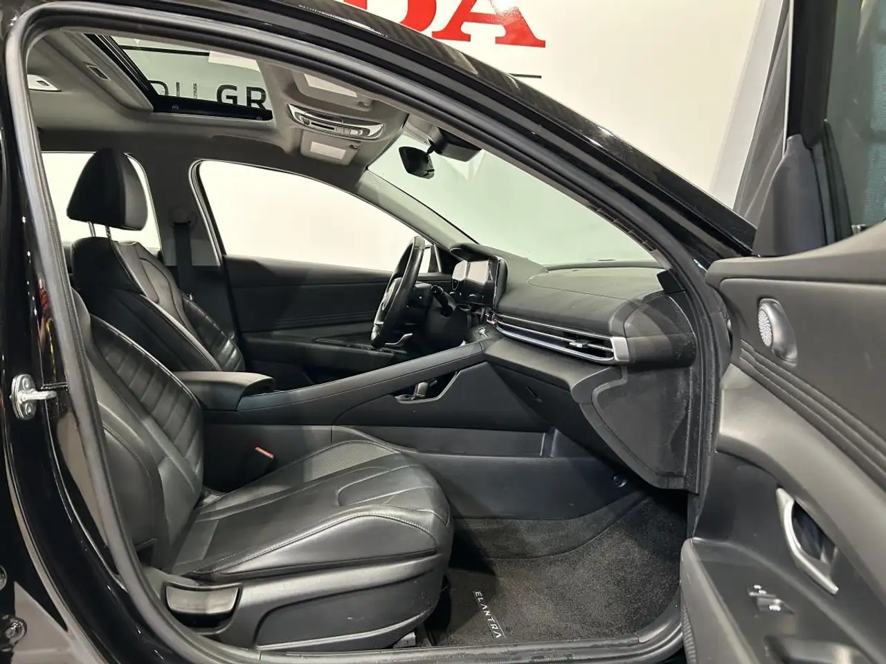 Hyundai ELANTRA снимка Hyundai ELANTRA