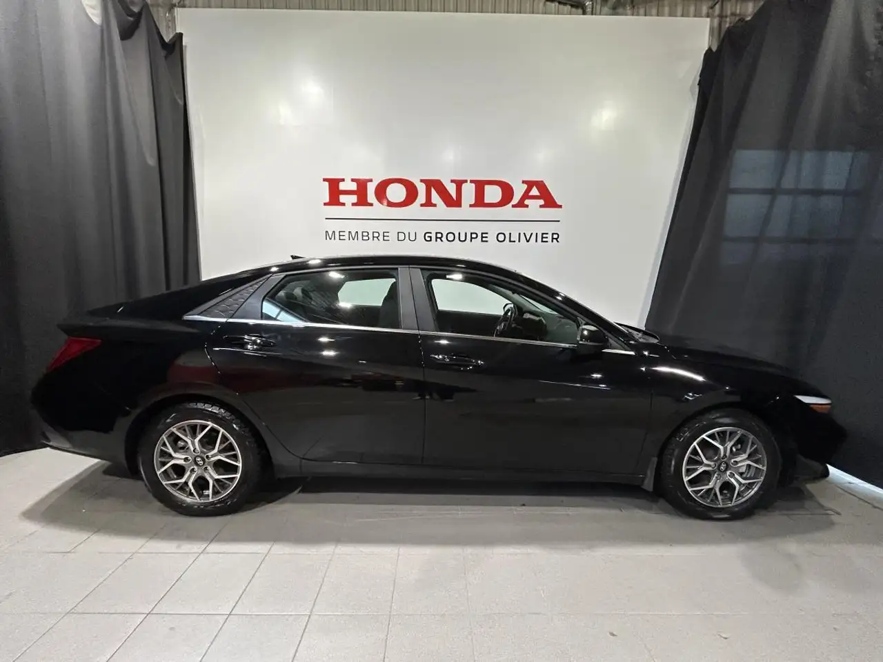 Hyundai ELANTRA снимка Hyundai ELANTRA