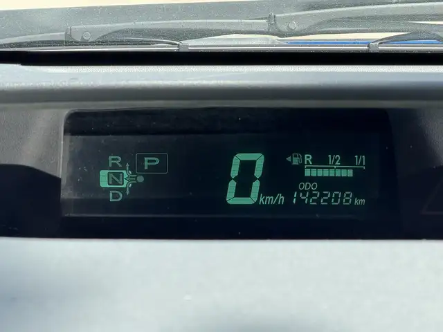 Toyota Prius view 17