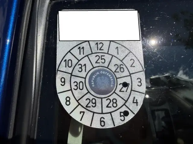 Toyota Prius view 16