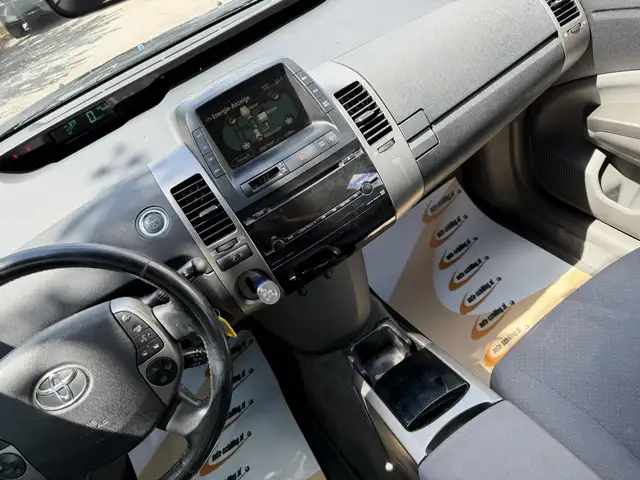 Toyota Prius view 8