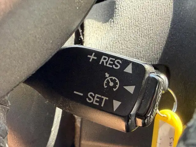 Toyota Prius view 12