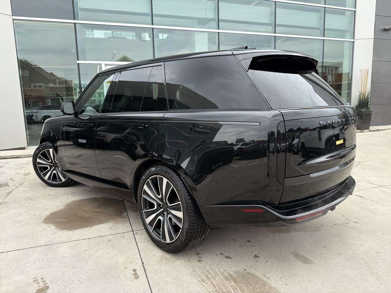 2026 Land Rover Range Rover P460e SE SWB thumb 6