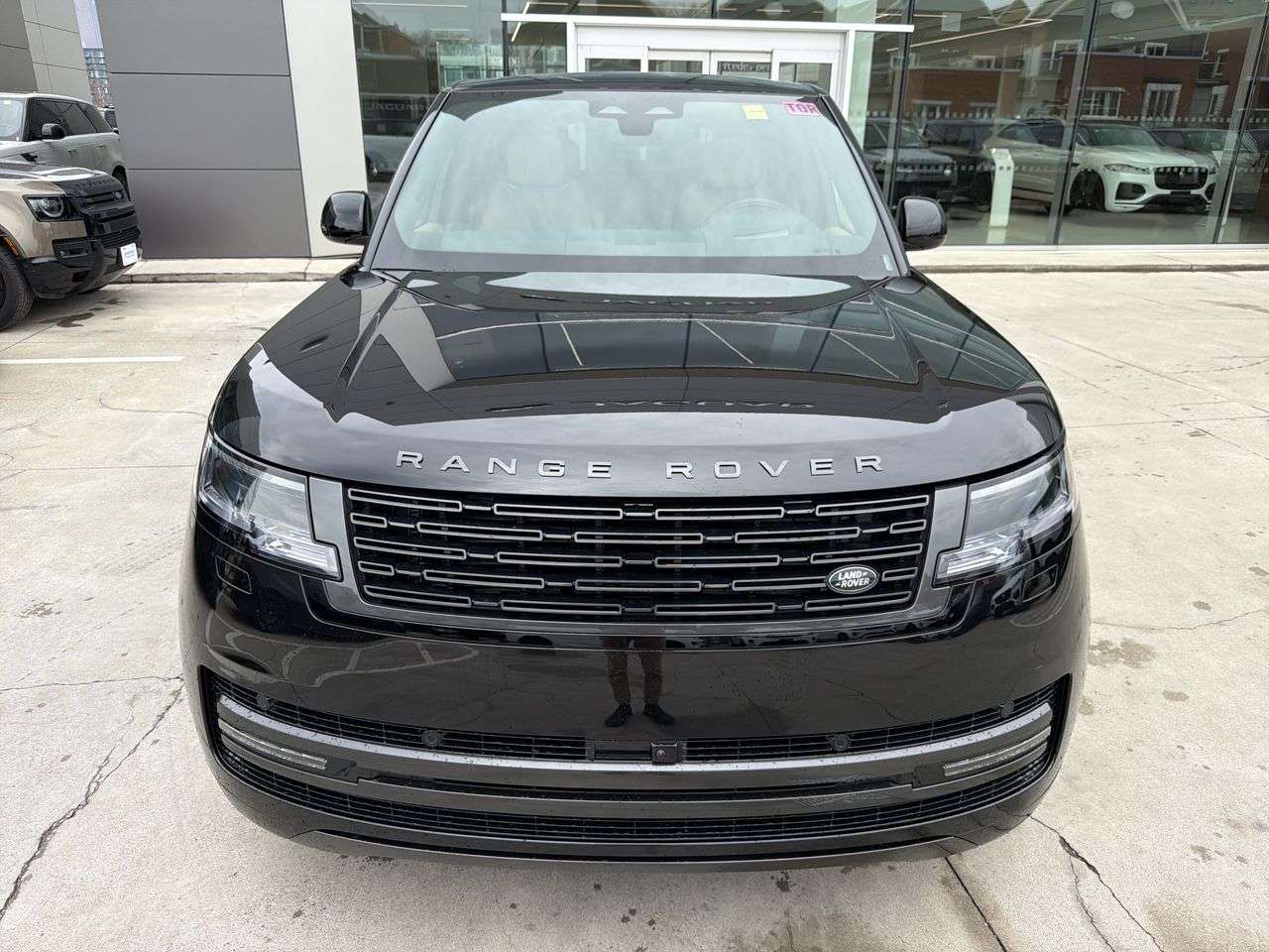 2026 Land Rover Range Rover P460e SE SWB alt 3