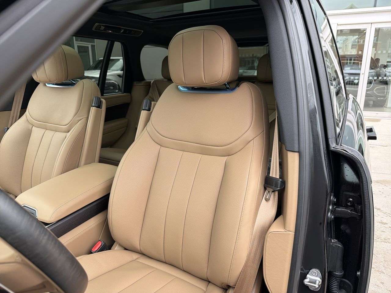 2026 Land Rover Range Rover P460e SE SWB thumb 8