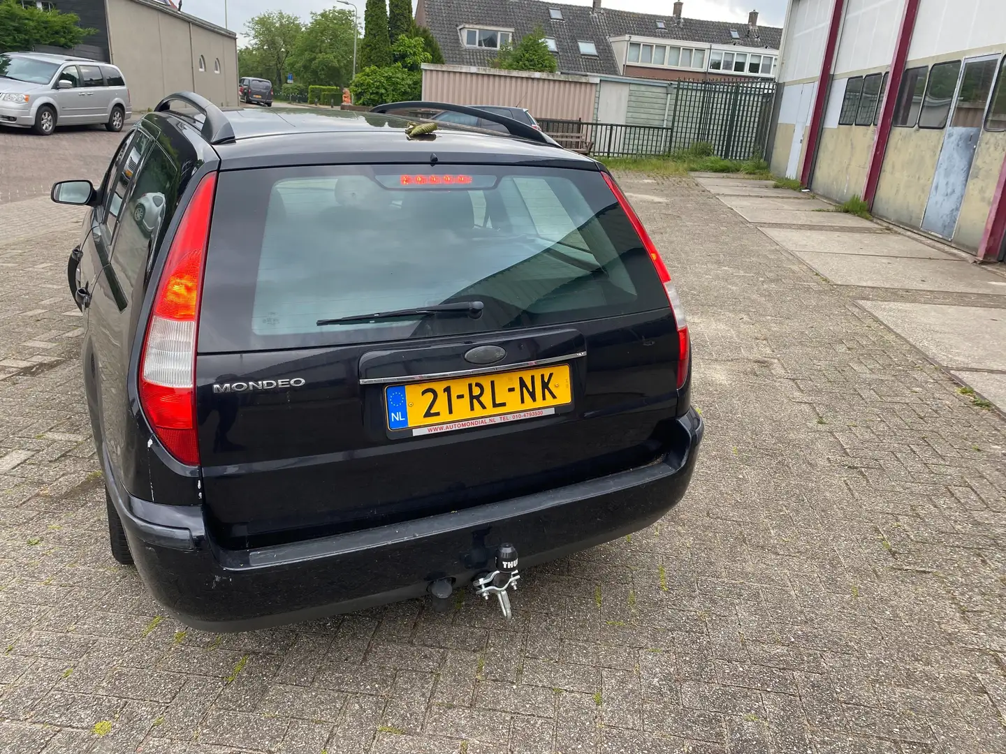 Ford Mondeo 1.8 Futura Zwart - 1