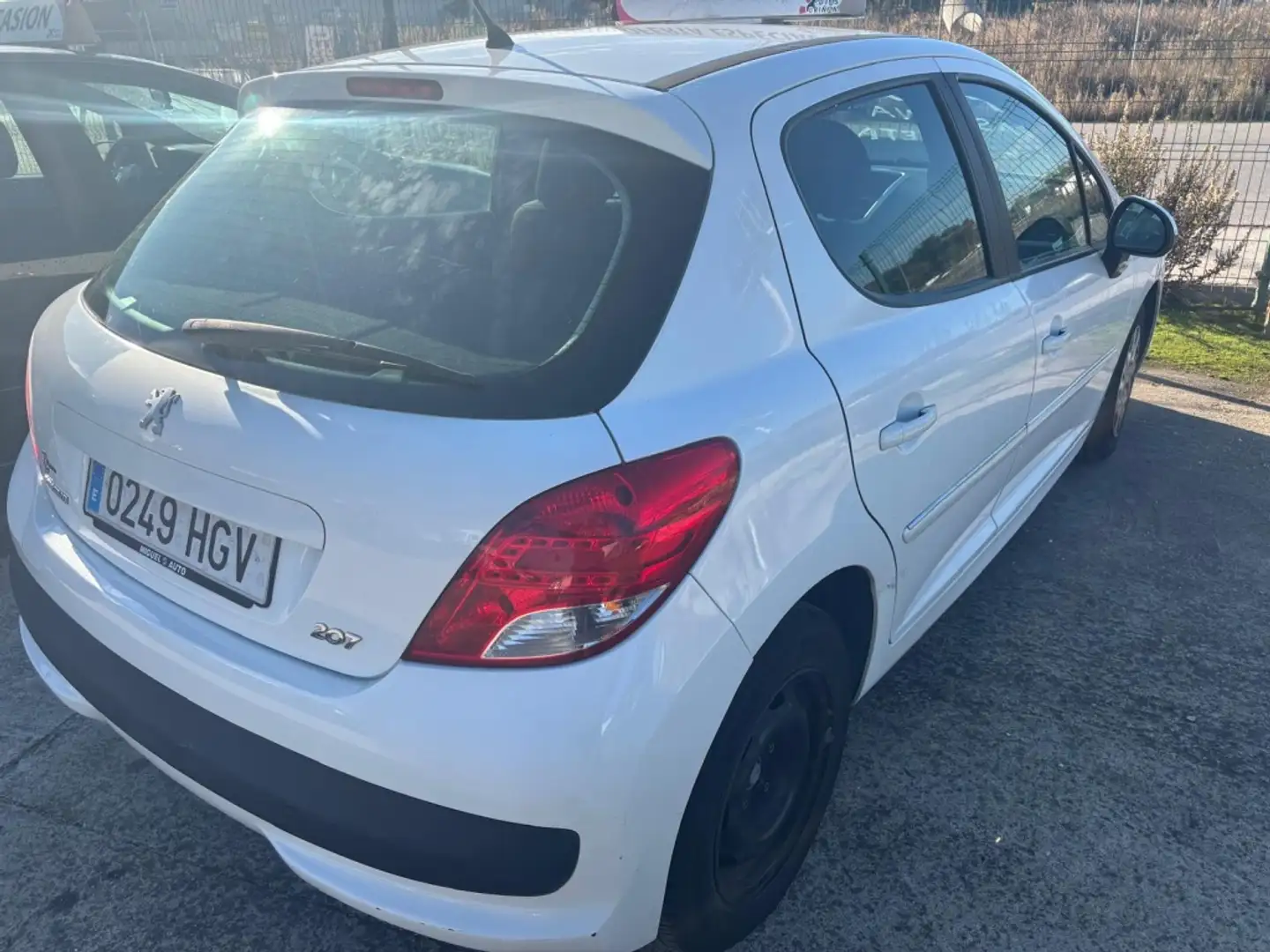 Peugeot 207 1.4 VTi 16v Confort Blanco - 1