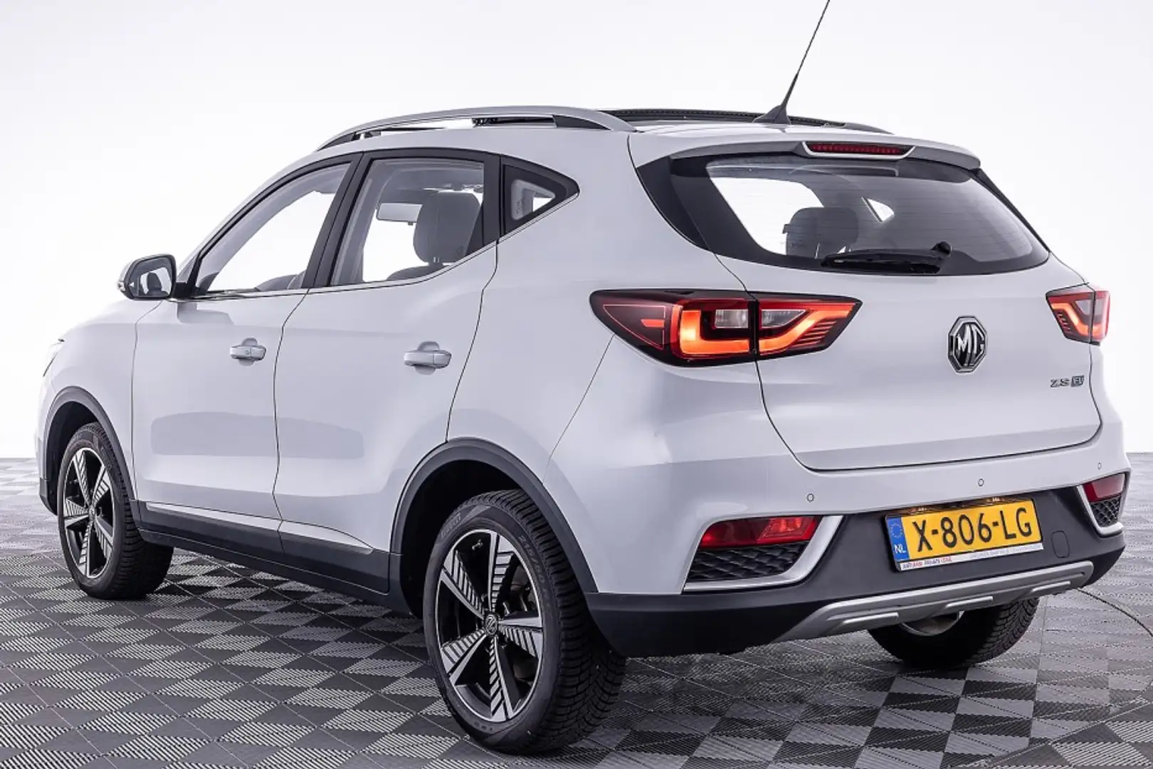 MG ZS EV Luxury 45 kWh | PANORAMADAK | LEDER Wit - 2