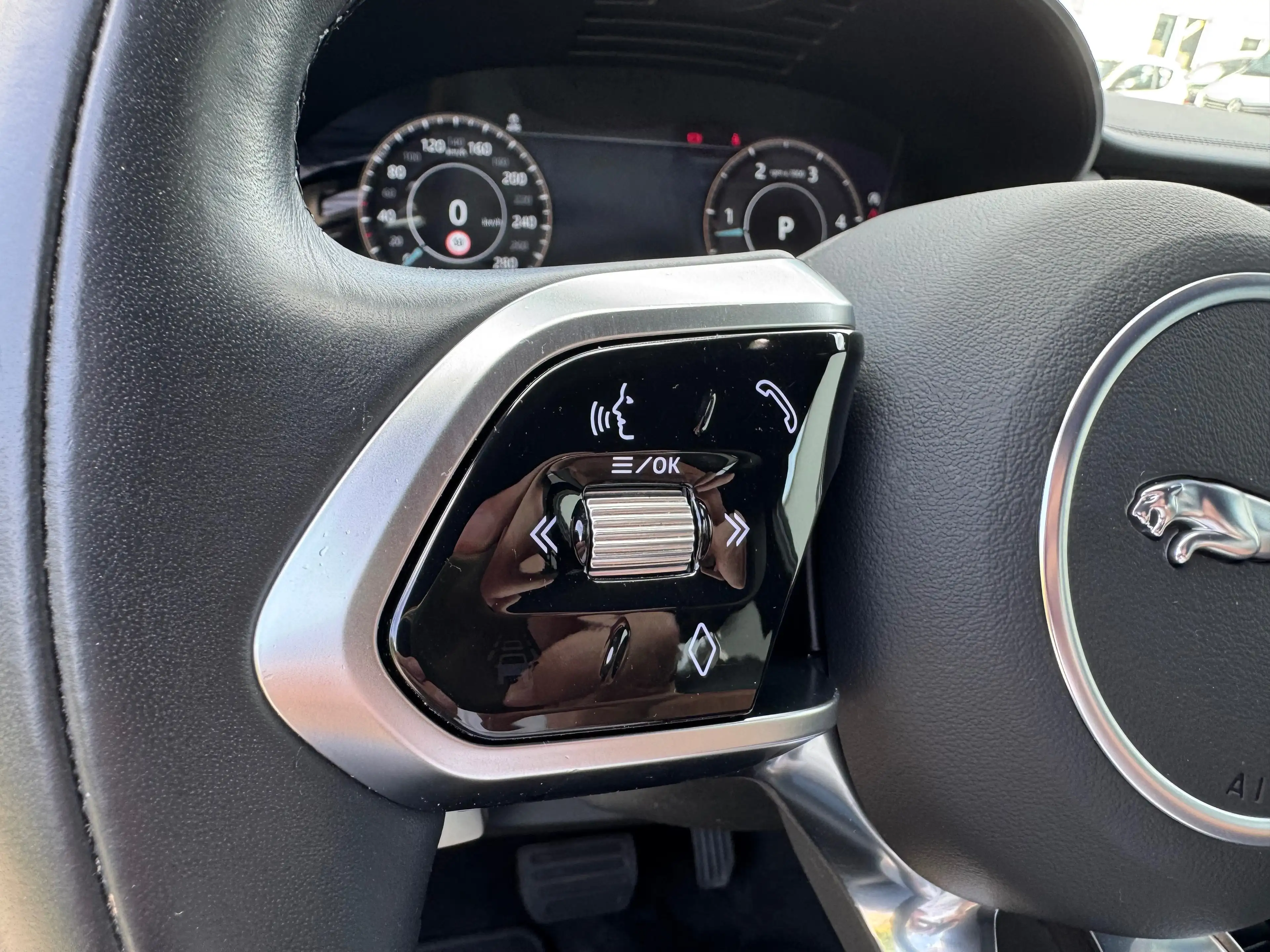 Jaguar E-Pace E-PACE SE AWD — photo 15