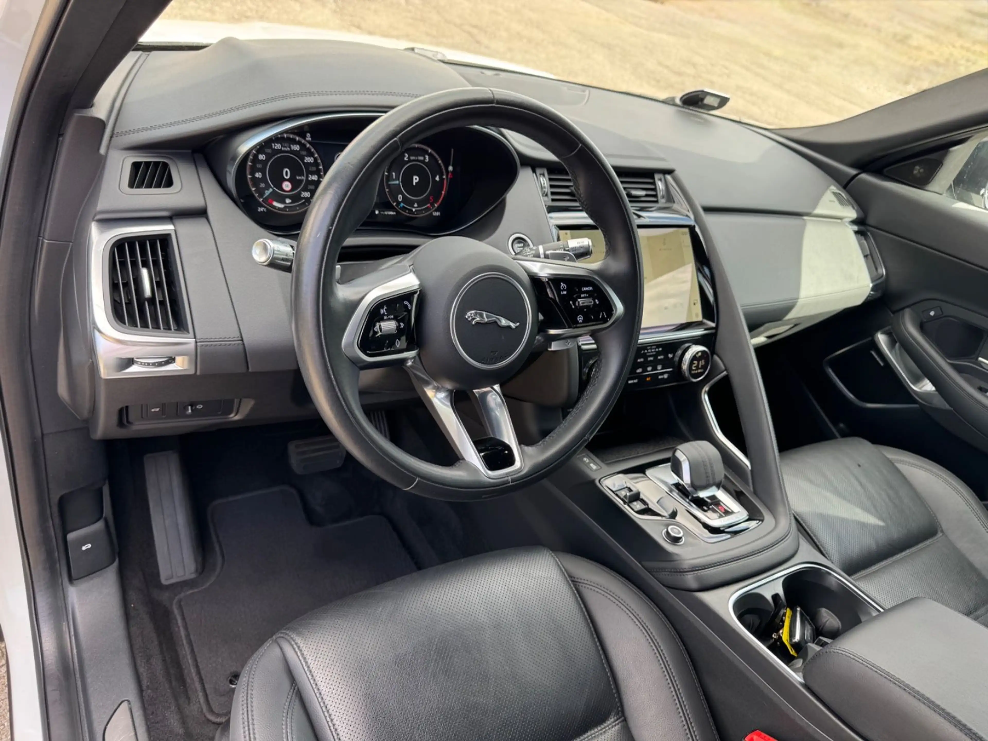 Jaguar E-Pace E-PACE SE AWD — photo 12