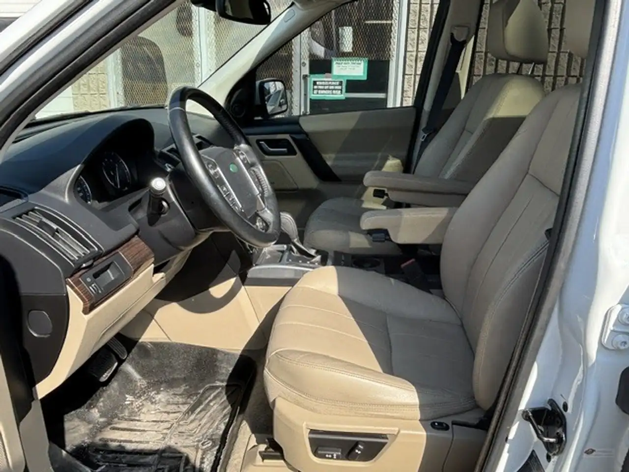 Land Rover LR2 снимка Land Rover LR2