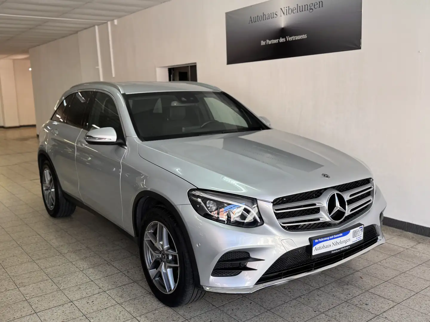 Mercedes-Benz GLC 250 AMG Line 4Matic *AHK*LED*CAM*Leder*SHZ* Grau - 1