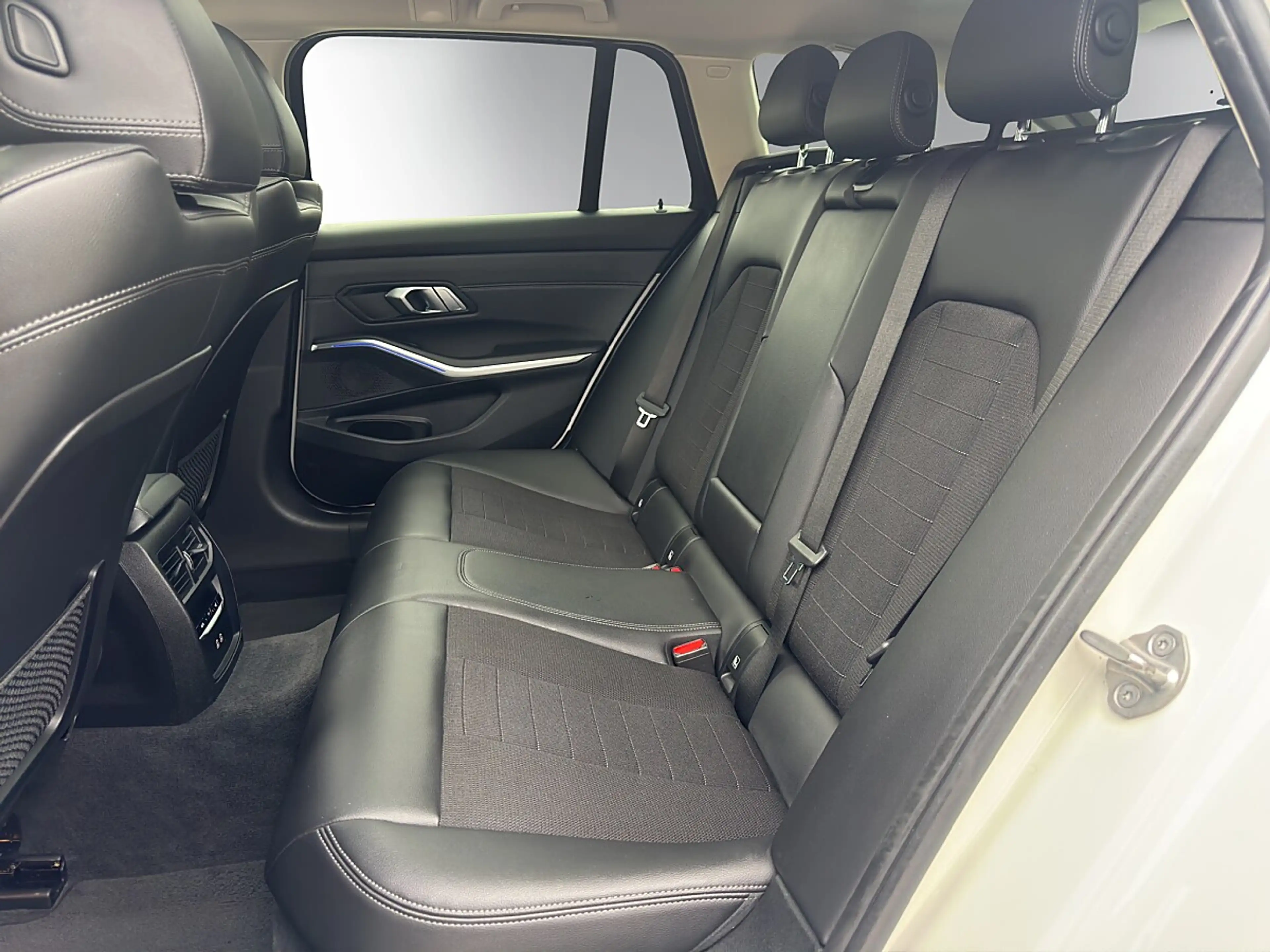 BMW 318 d Touring M-Packet *ACC*Lineasist*AHK*Virtual C... — photo 10