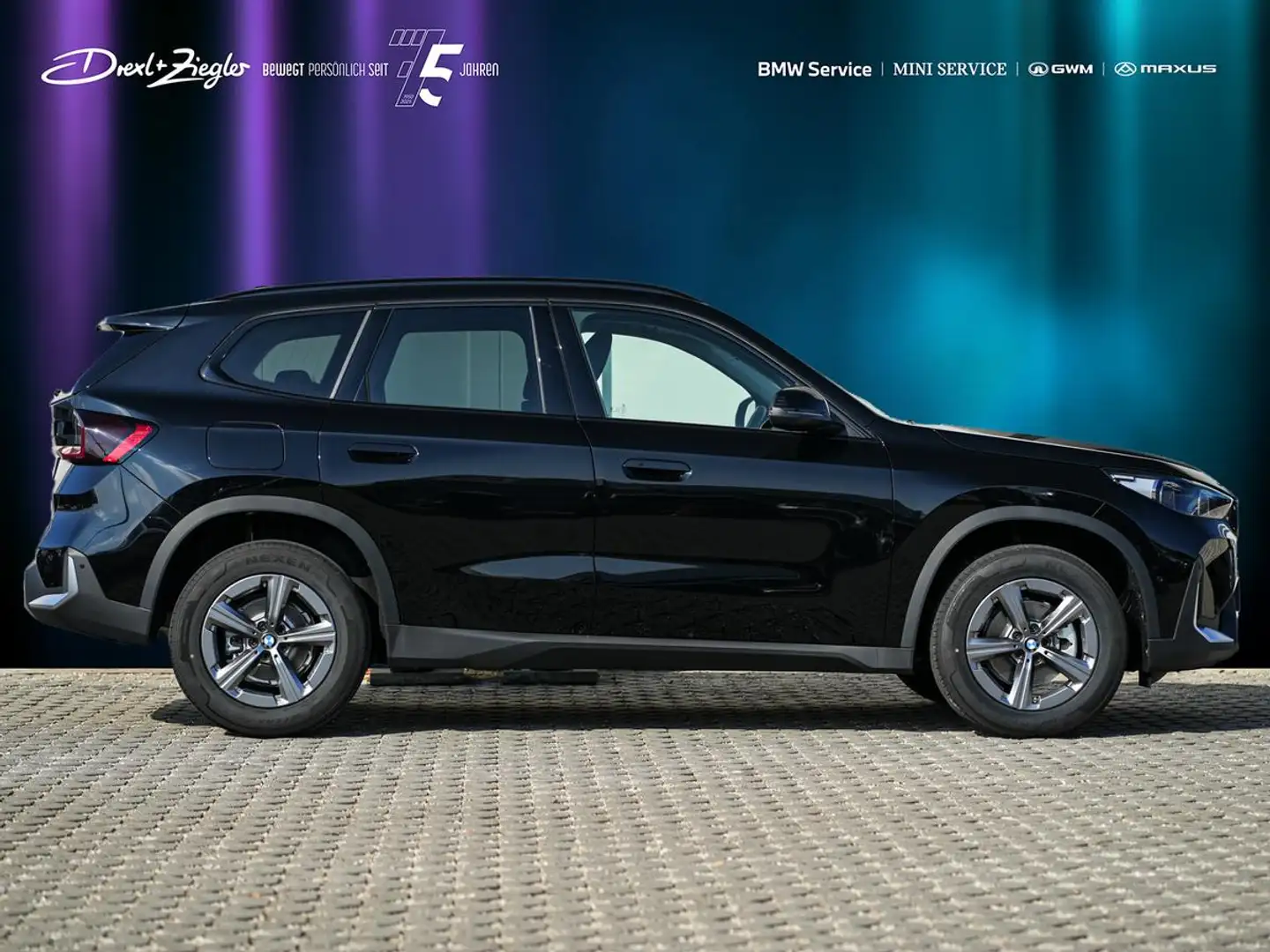 BMW X1 sDrive18i AHK AdLED PanoDach Travel+PremPaket Schwarz - 2