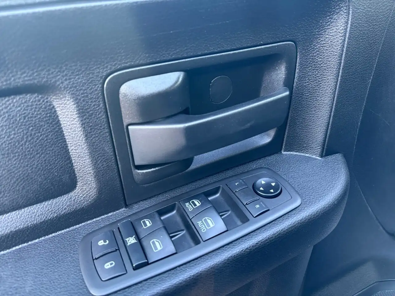 RAM 3500 снимка RAM 3500
