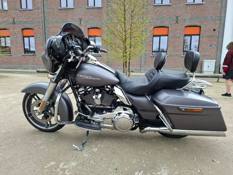 Harley-Davidson Street Glide - foto 3