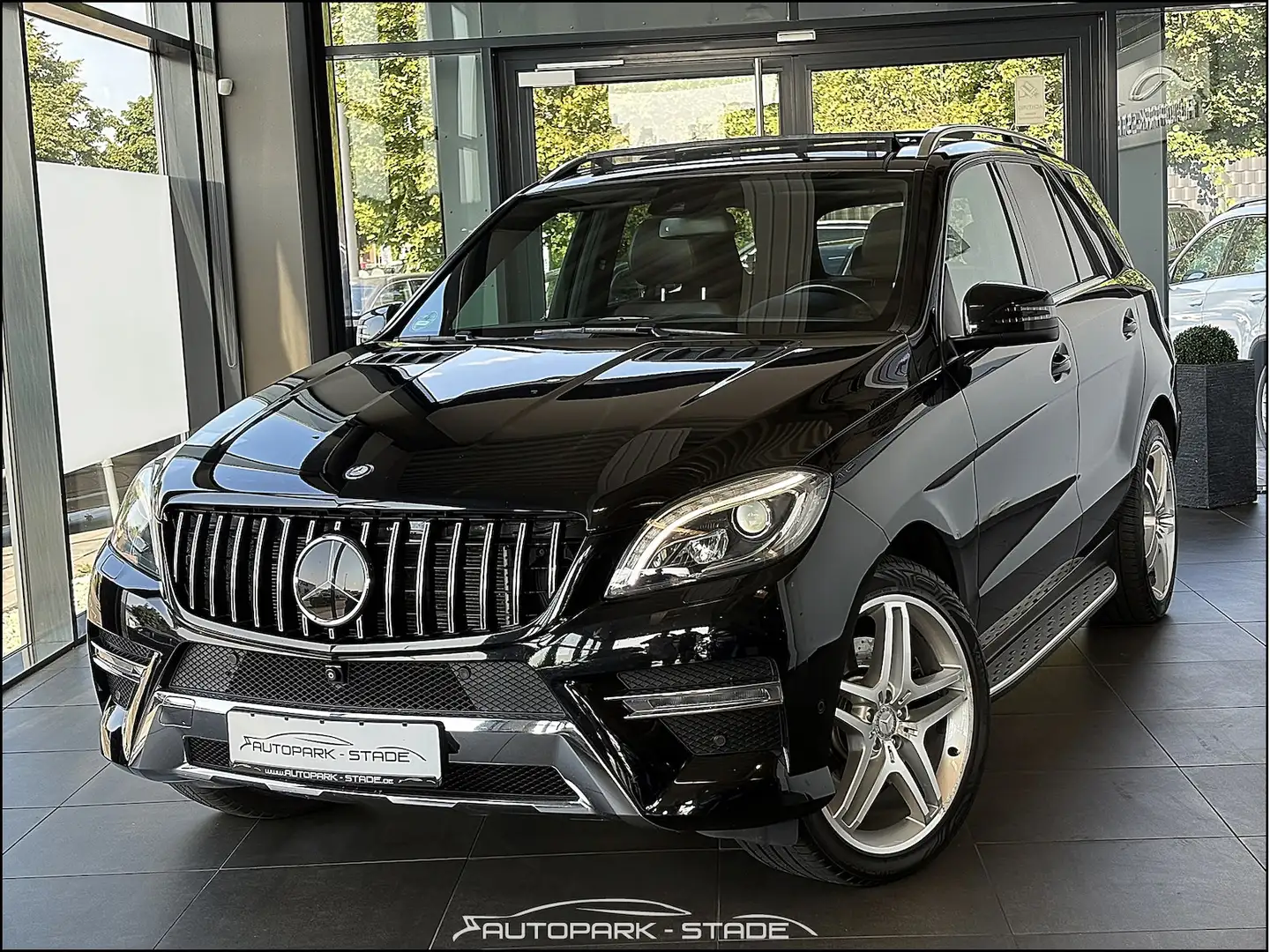 Mercedes-Benz ML 500 AMG 4M Pano Memory Luft 360 Distro Soft Schwarz - 2