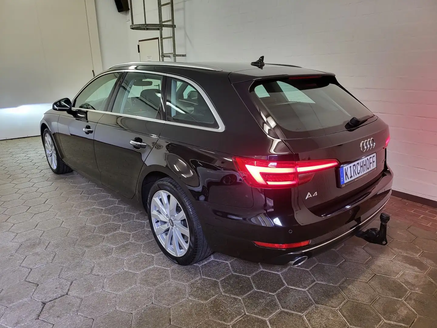 Audi A4 2.0 TFSI S tronic quattro design Avant 1.HAND Schwarz - 2