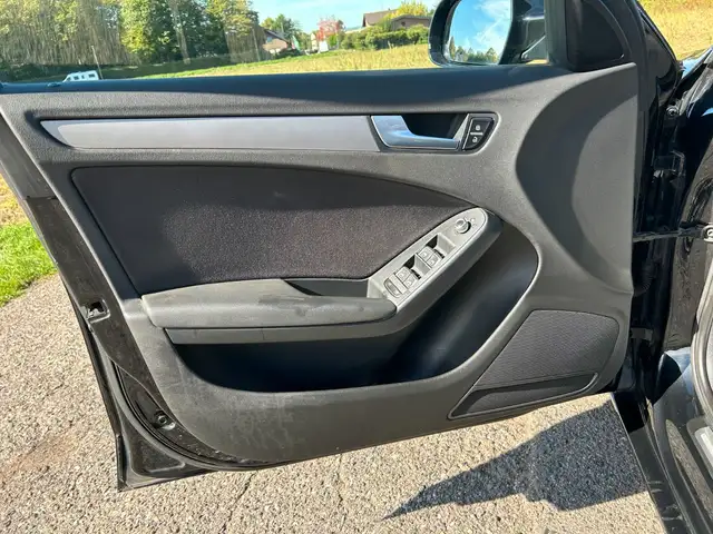 Audi A4 view 14