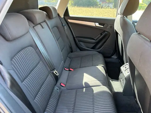 Audi A4 view 19