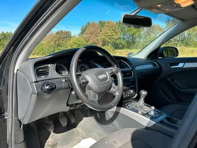 Audi A4 view 13