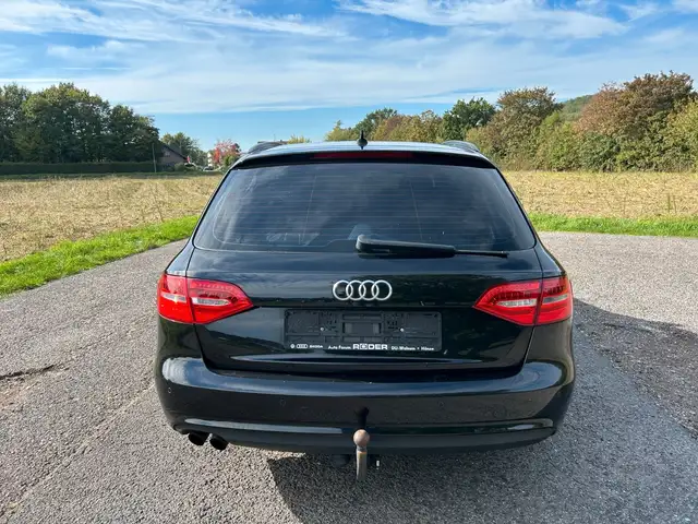 Audi A4 view 4