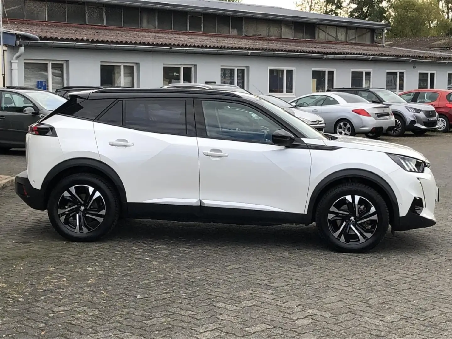Peugeot e-2008 e- GT Blanc - 2