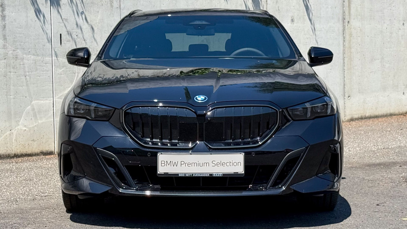BMW 550 e xDrive — photo 2