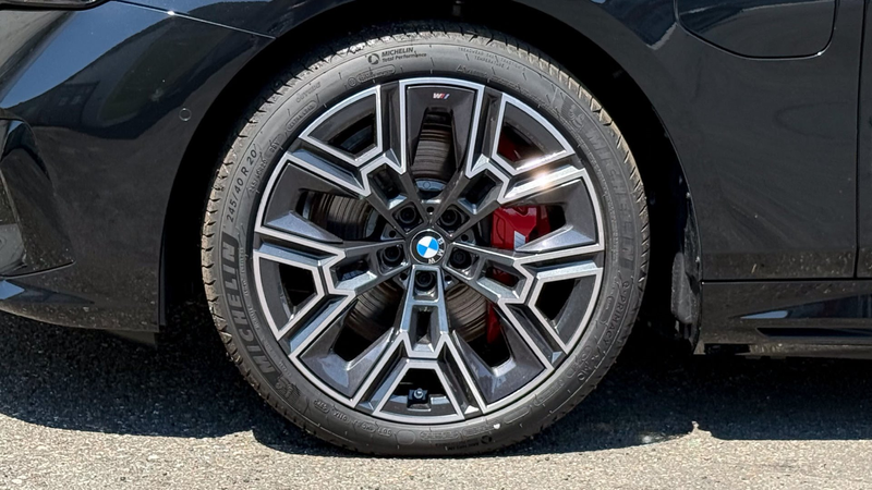 BMW 550 e xDrive — photo 7