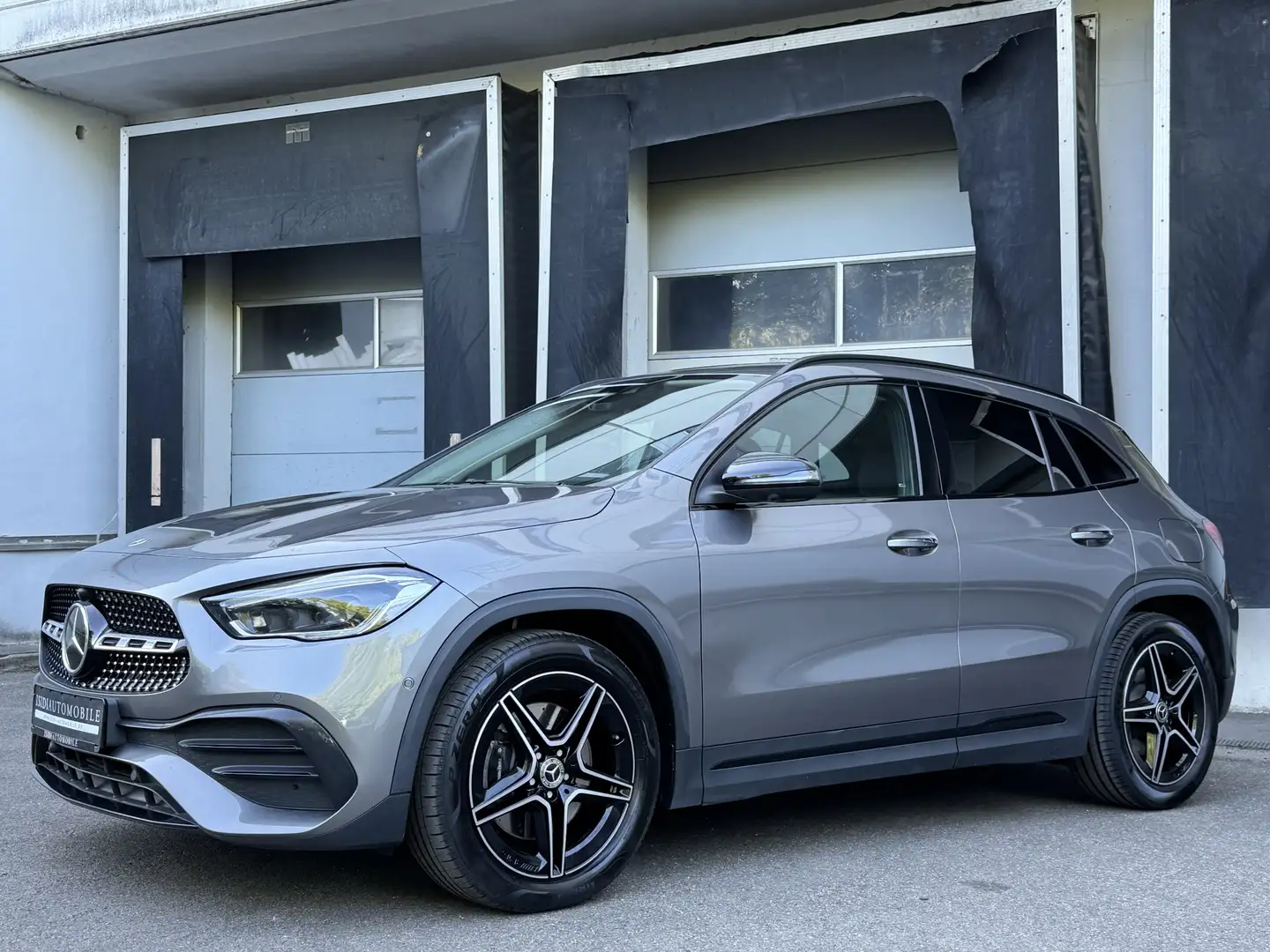 Mercedes-Benz GLA 220 d AMG 4-Matic LED Distronic MBUX 360° Gris - 2