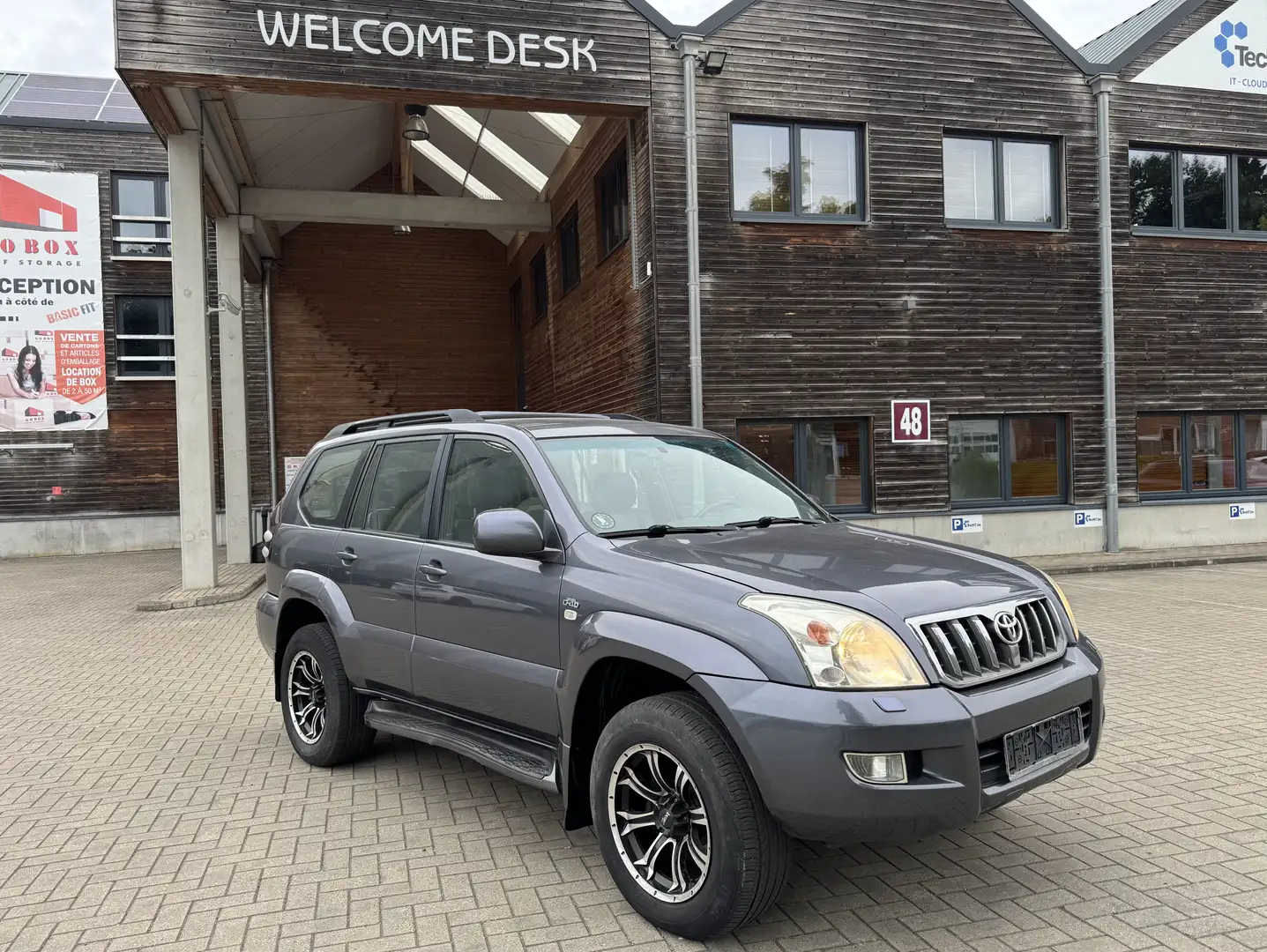 Toyota Land Cruiser Prado 3.0 DIESEL AUTOMATIC 6 PLACES EXPORT Grijs - 2